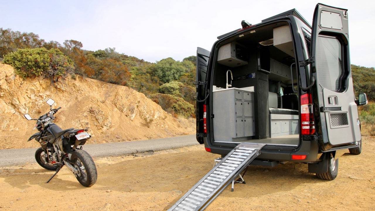 Ramp Up Your Van Life Experience: Utilizzare le Rampe di Carico per il  Trasporto di Moto e Quad su Camper e Van - Lotus Alutech